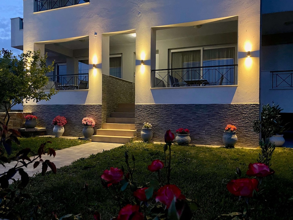 Manolis Apartments 7/72