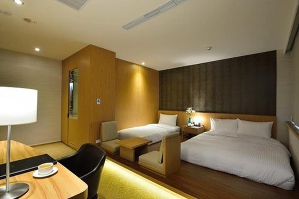 Friend Hotel Yoyo 14/67