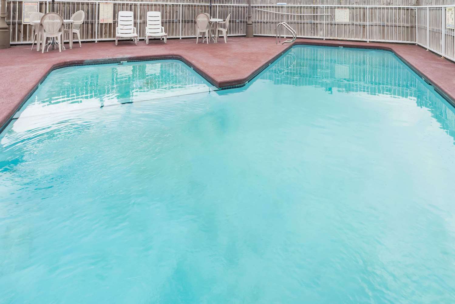 Days Inn by Wyndham Waco 12/27