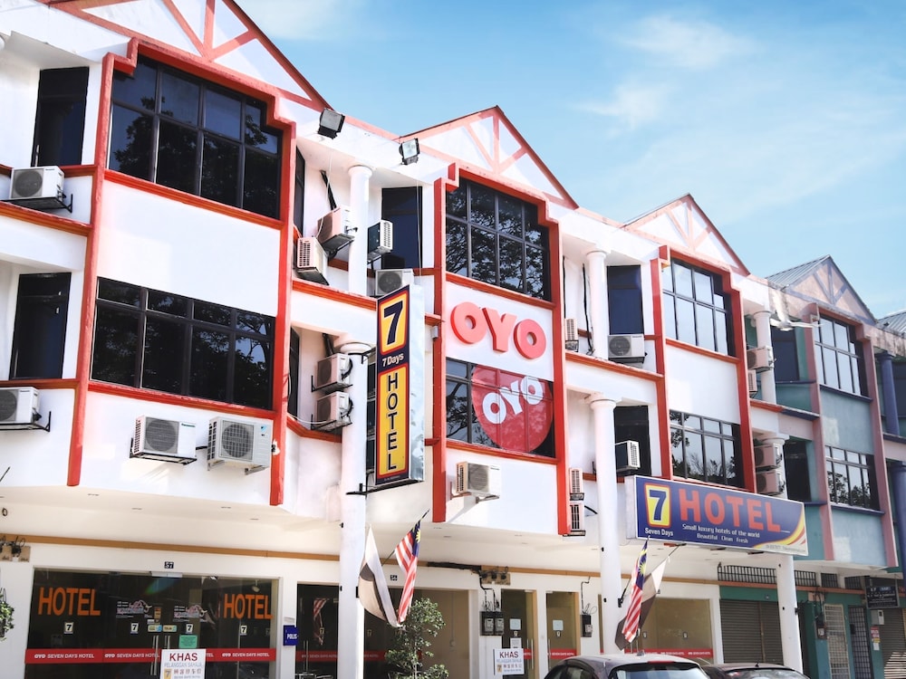 OYO 635 Seven Days Hotel