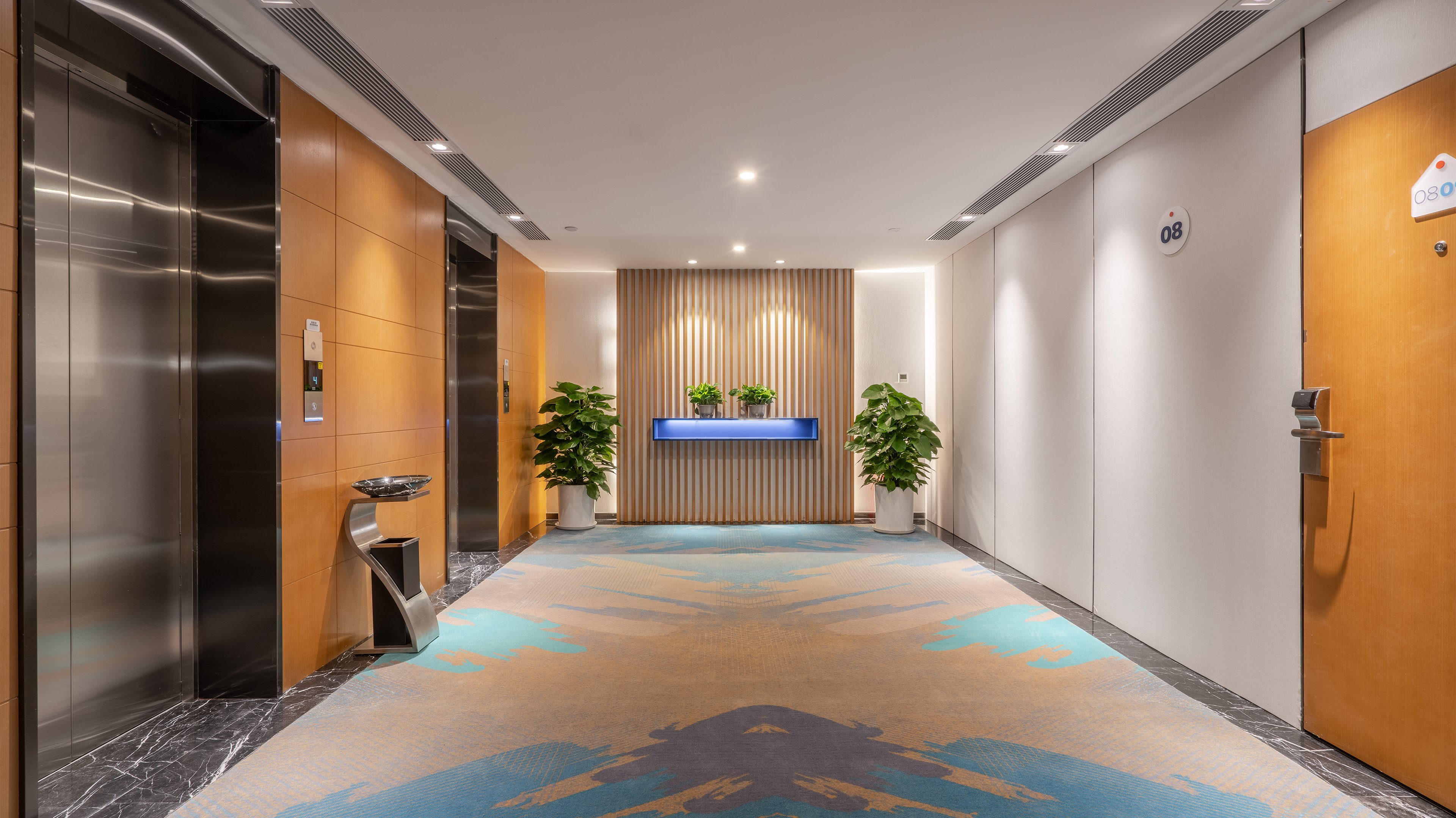 Holiday Inn Express Qingdao City Center 24/32