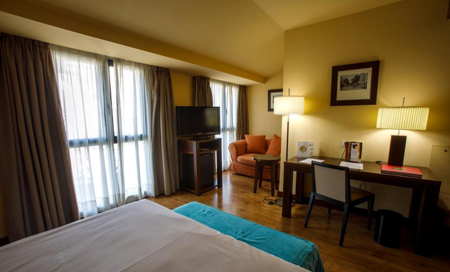 Gran Hotel Ciudad De Barbastro 12/28
