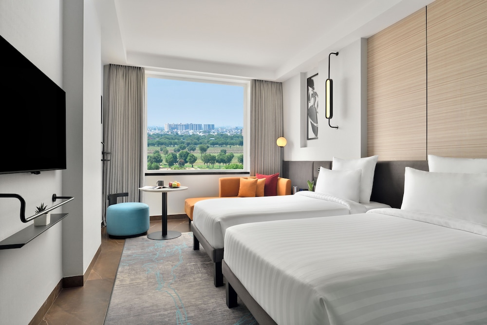 Superior, Twin Beds, City View 2/10