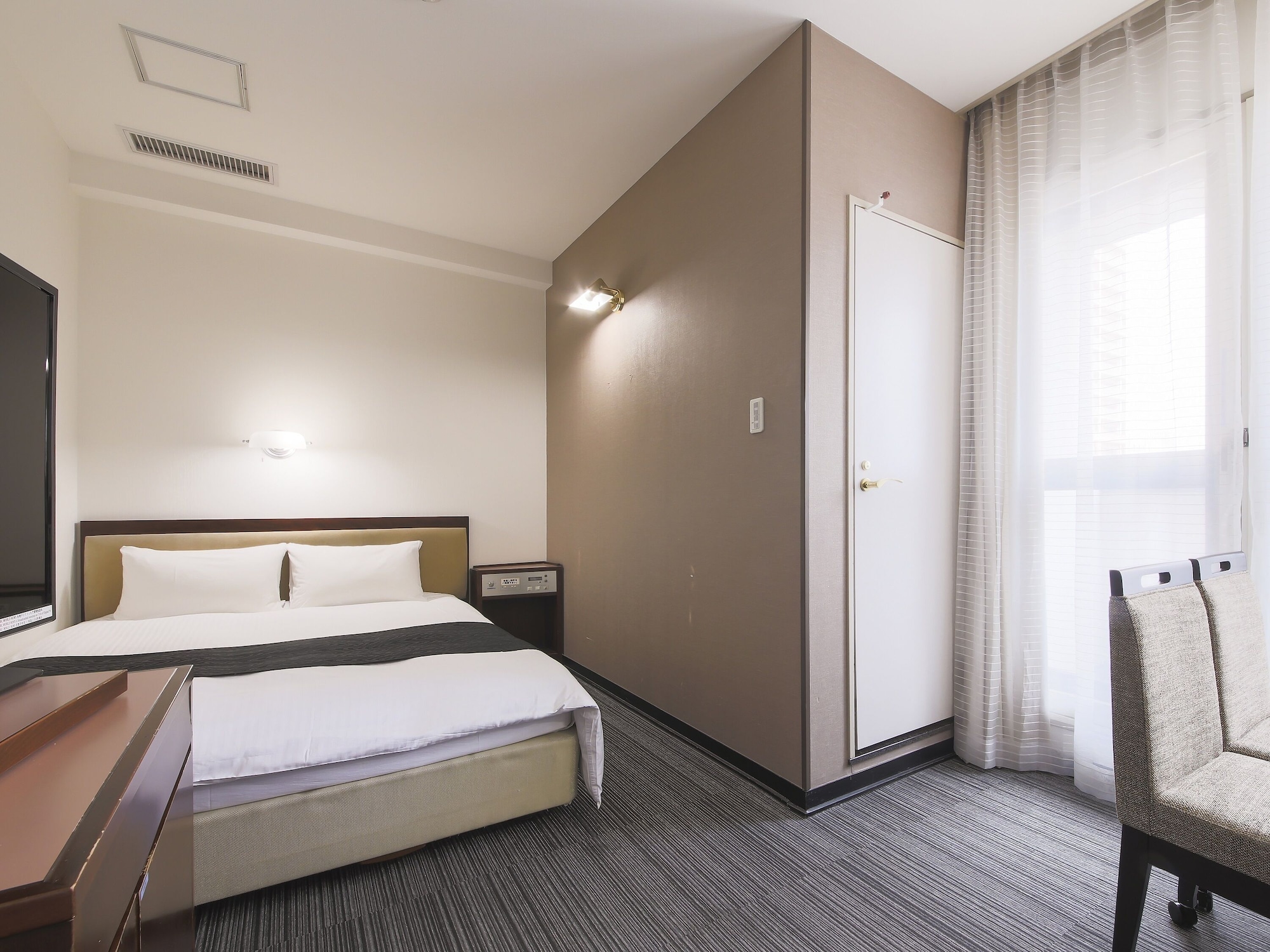 ROOM, DOUBLE BED