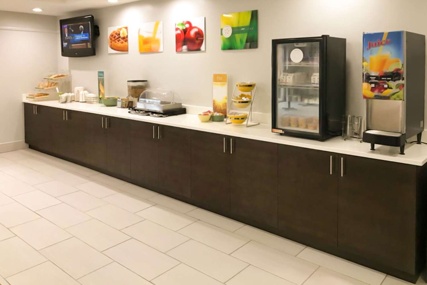 La Quinta Inn & Suites by Wyndham Fayetteville I-95 7/29