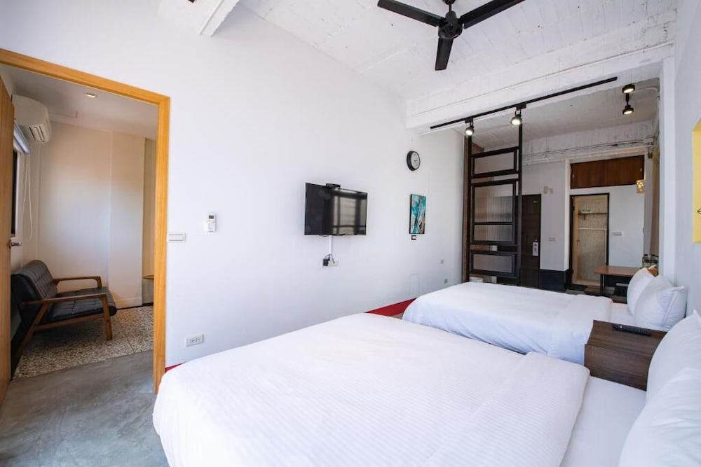 Here B&B 5/34