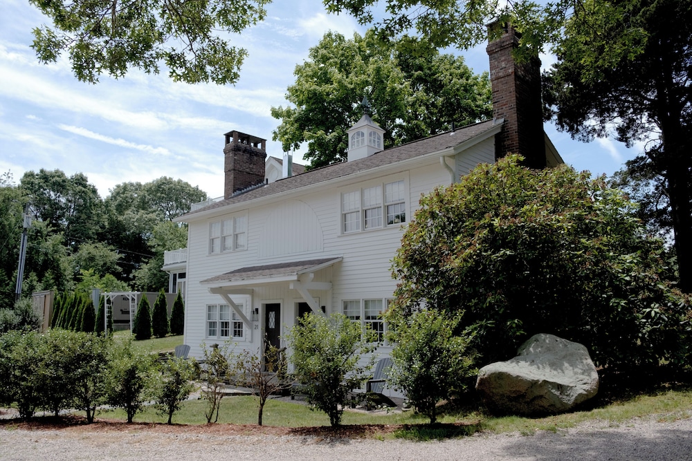 Shelter Harbor Inn 60/72