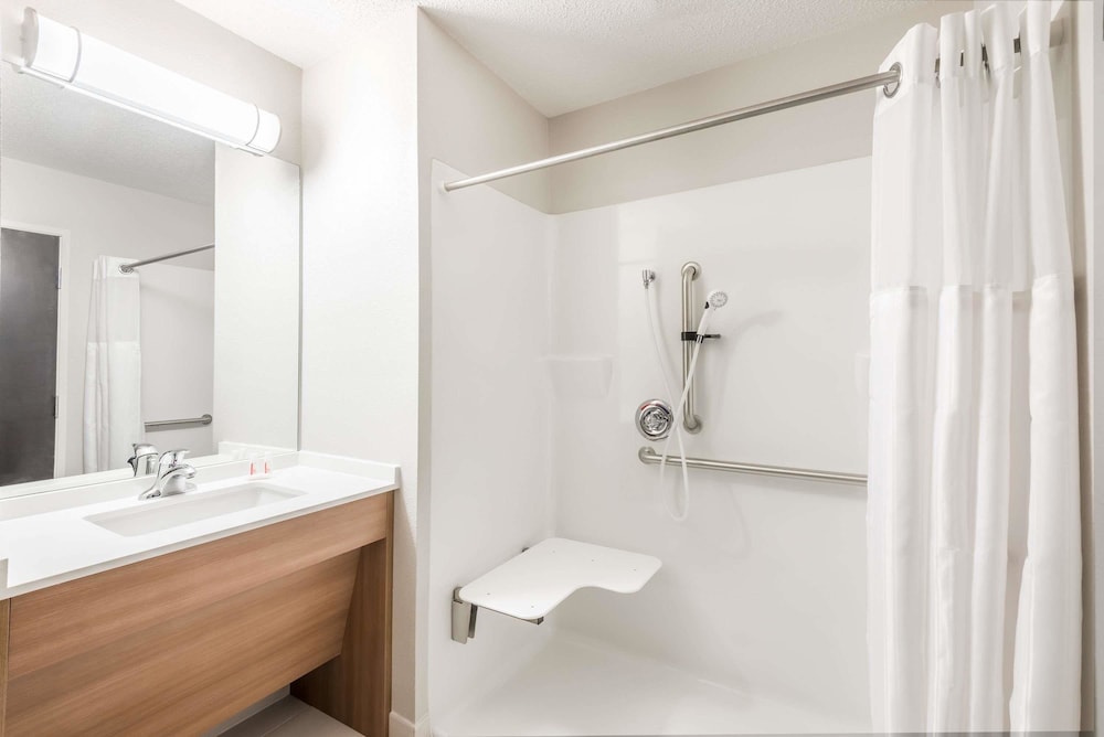 Microtel Inn and Suites By Wyndham Beaver Falls 7/30