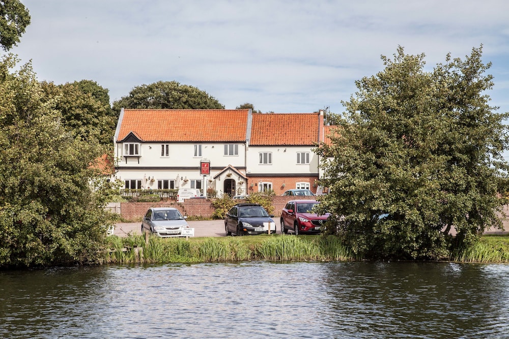 Wayford Bridge Inn 41/47