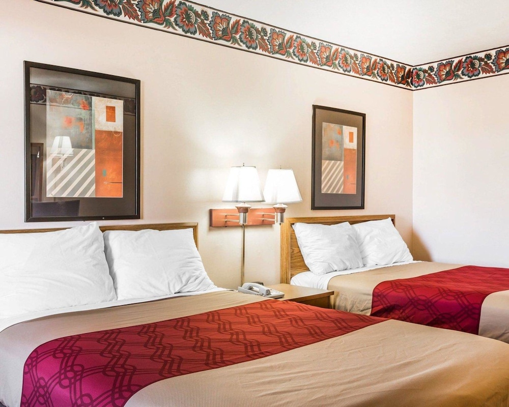 Econo Lodge Mc Donough 16/33