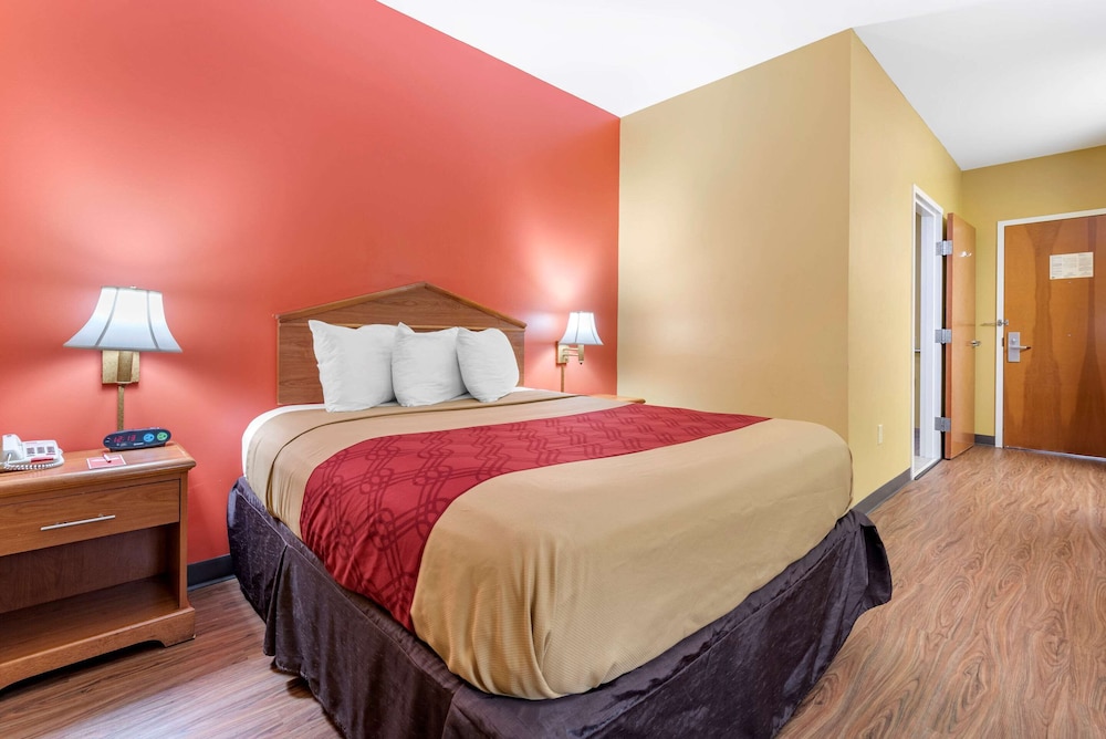 Econo Lodge Louisville Airport 11/40