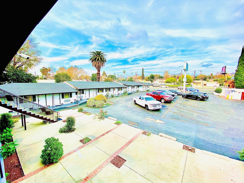 Casa Blanca Inn & Suites 48/67