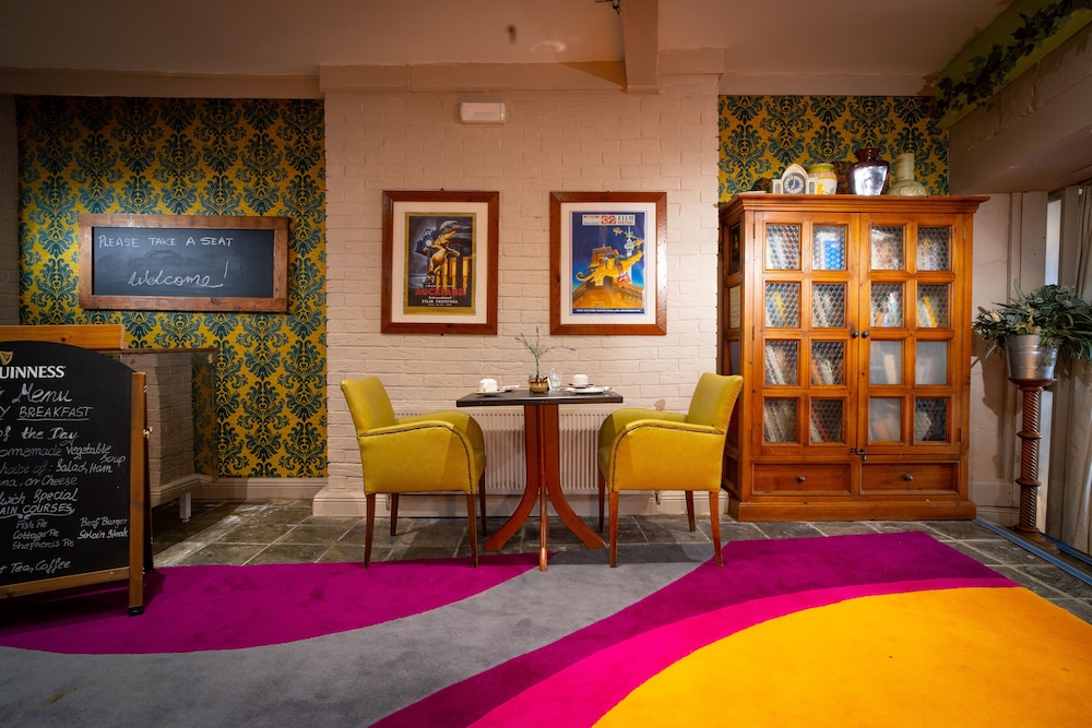 Ashley Hotel 7/60