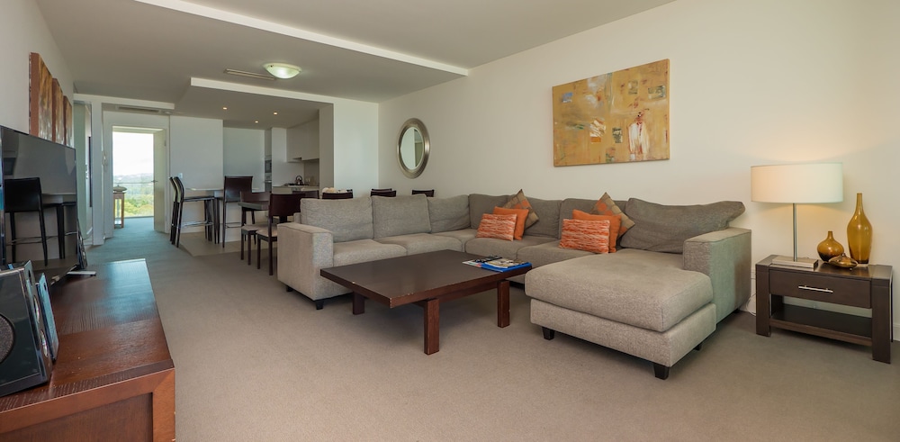 Kirra Surf Apartments 44/75