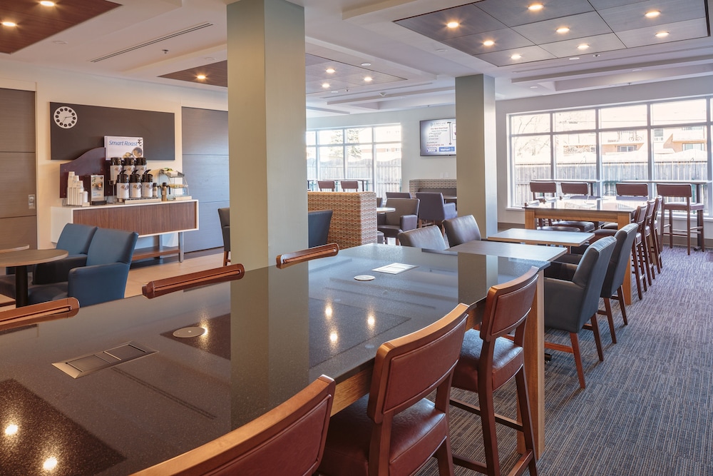Holiday Inn Express Hotel Suites Belleville 43/54