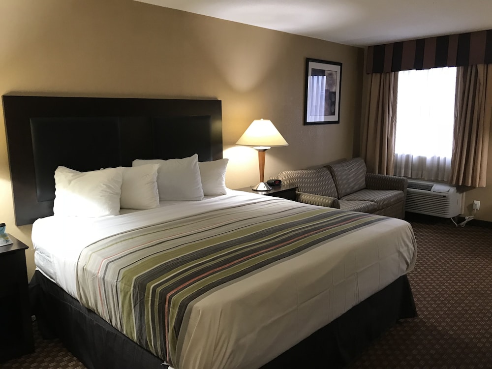 ROOM, KING BED