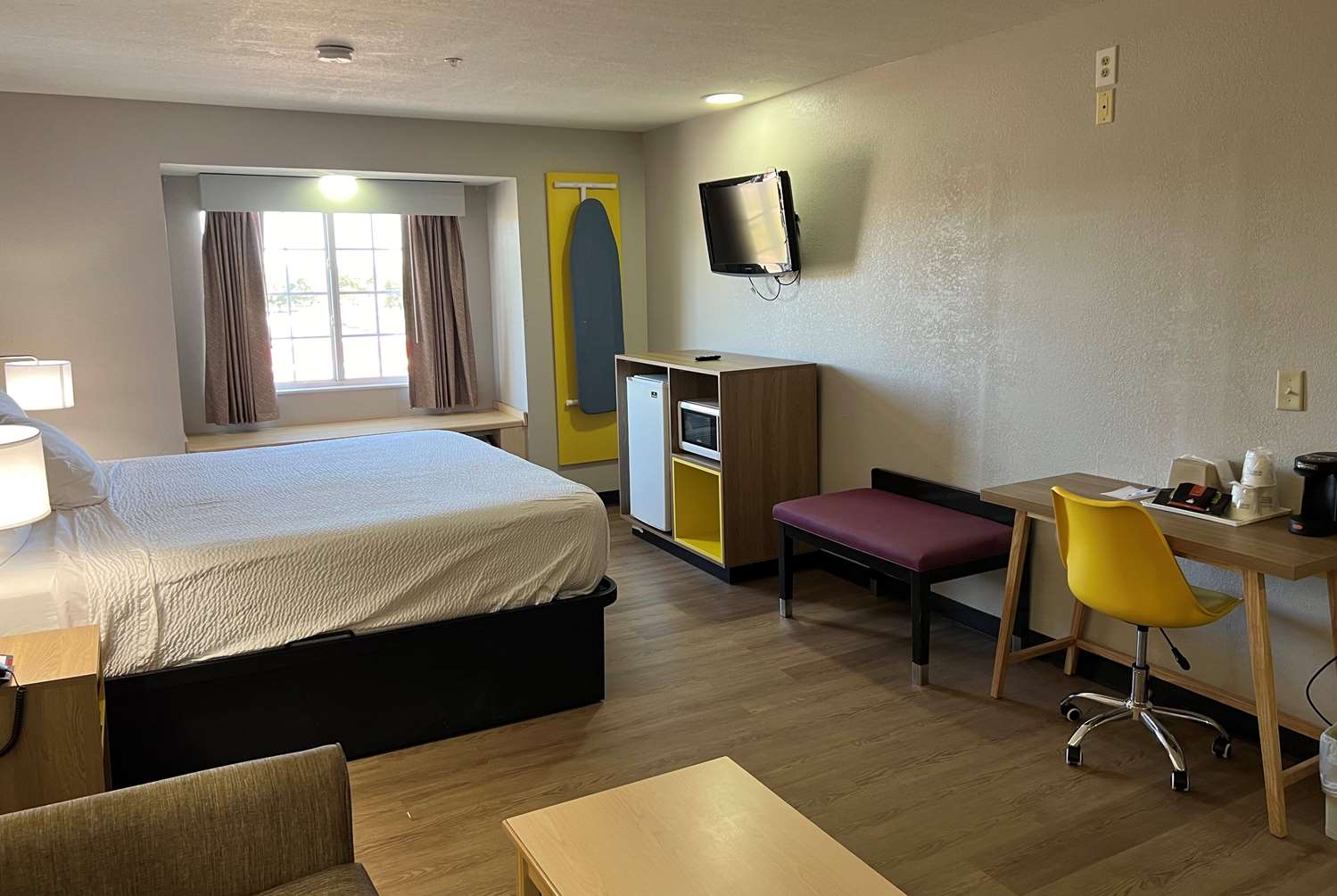 Days Inn & Suites By Wyndham Hutchinson 7/42