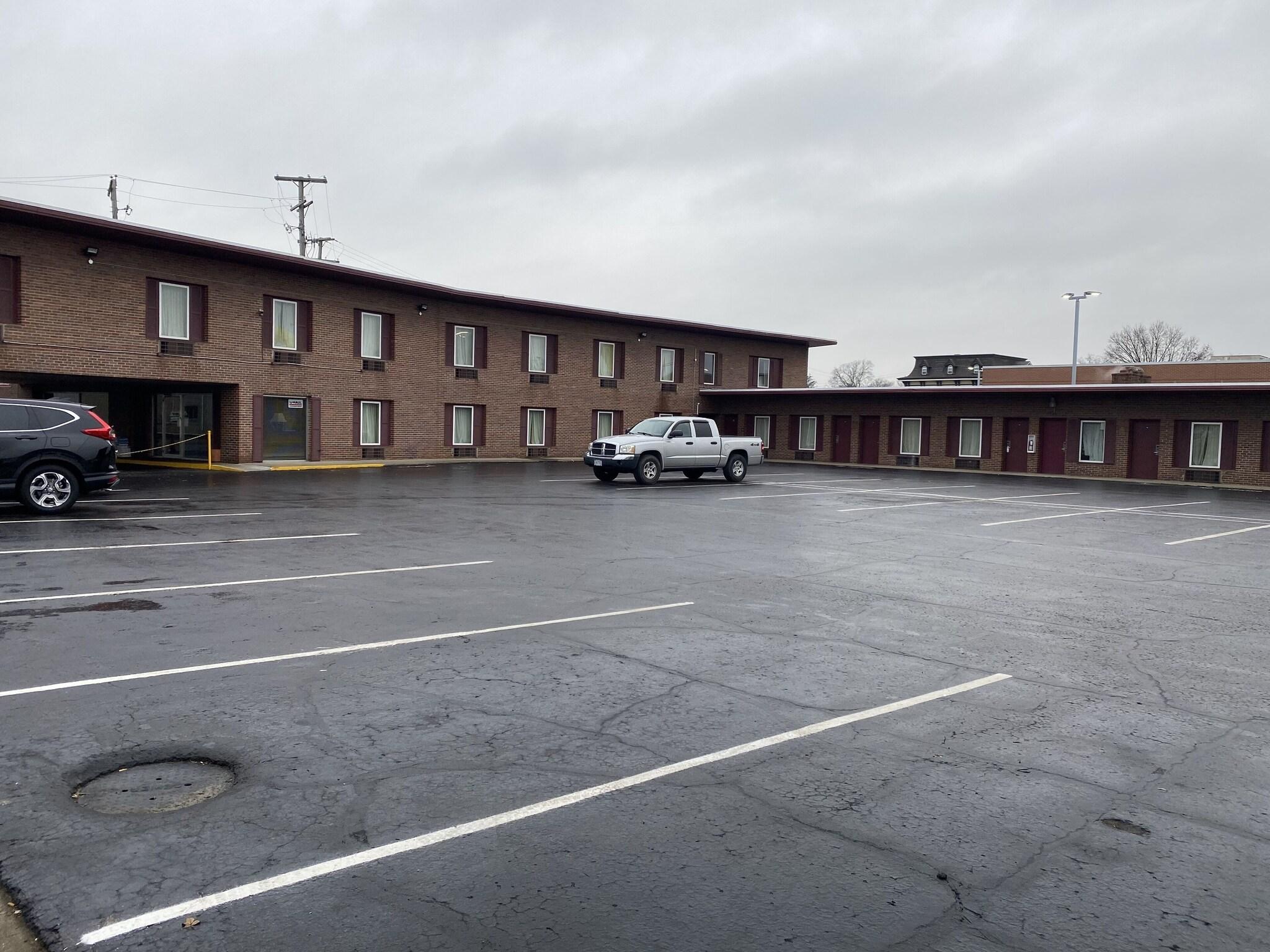 Executive Inn Chillicothe (ex Rodeway Inn) 20/25