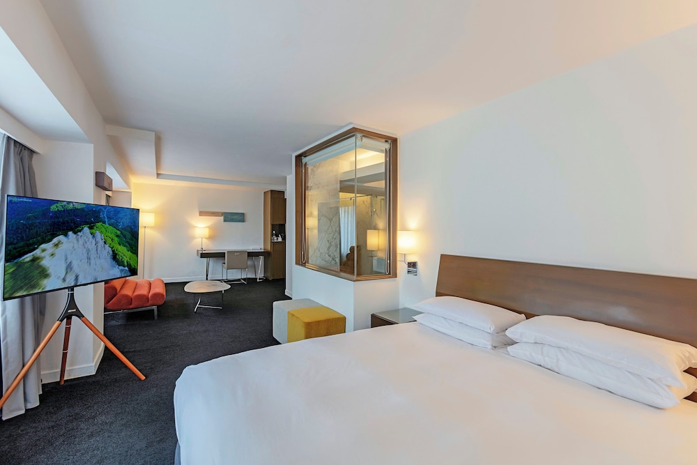 Executive, King Bed