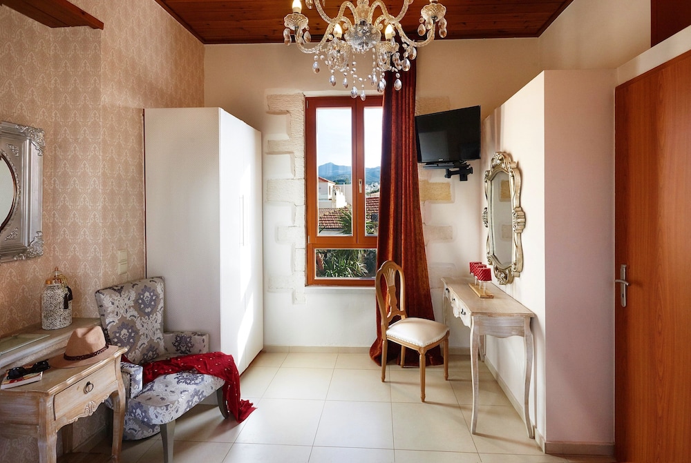 Archontiko Rector Suites 24/37