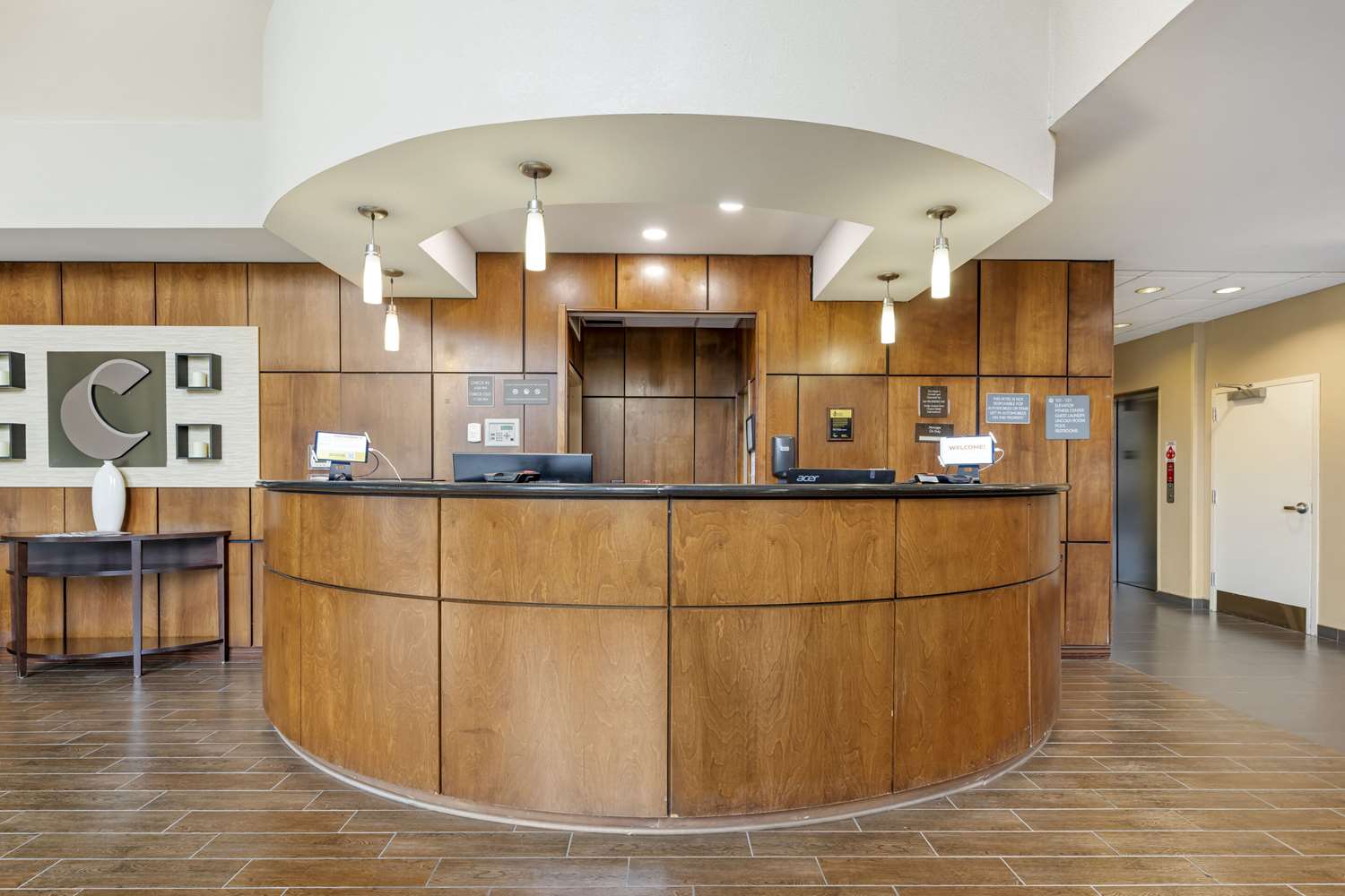Comfort Suites East 8/42