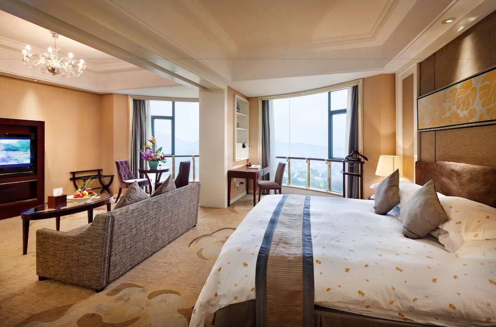 DELUXE, SUITE, BUILDING A