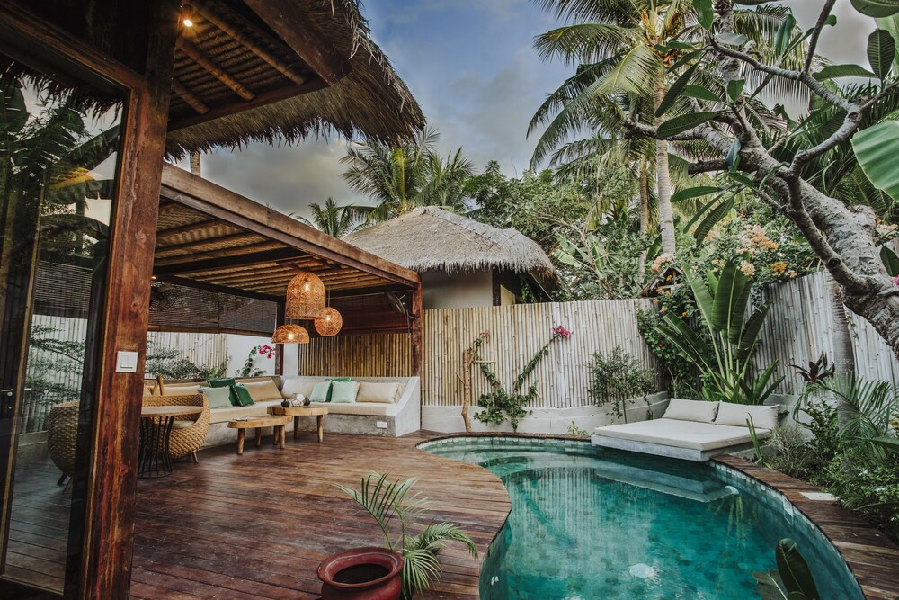 Majo Private Villas 16/30