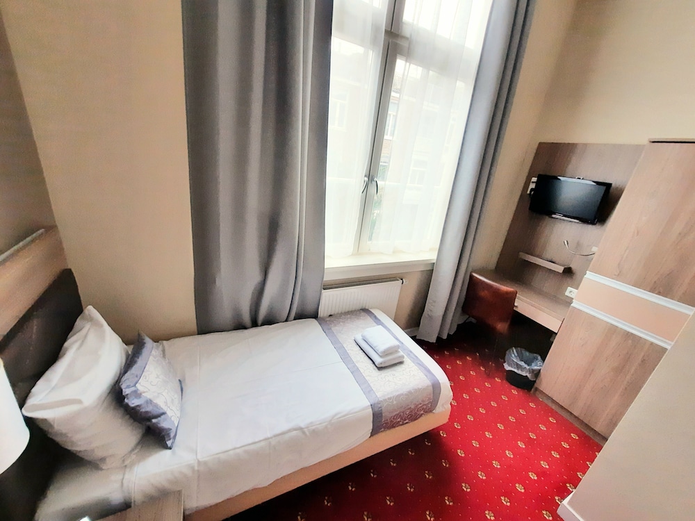 Hotel Washington 6/43