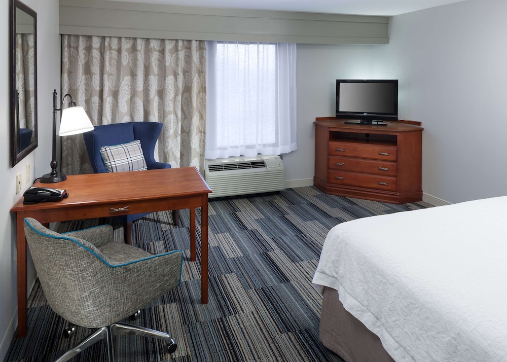 Hampton Inn Suites Cedar Rapids North 23/40