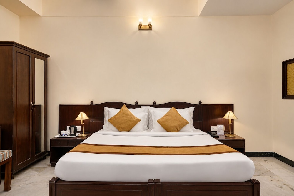 Hotel Sarovar 17/50