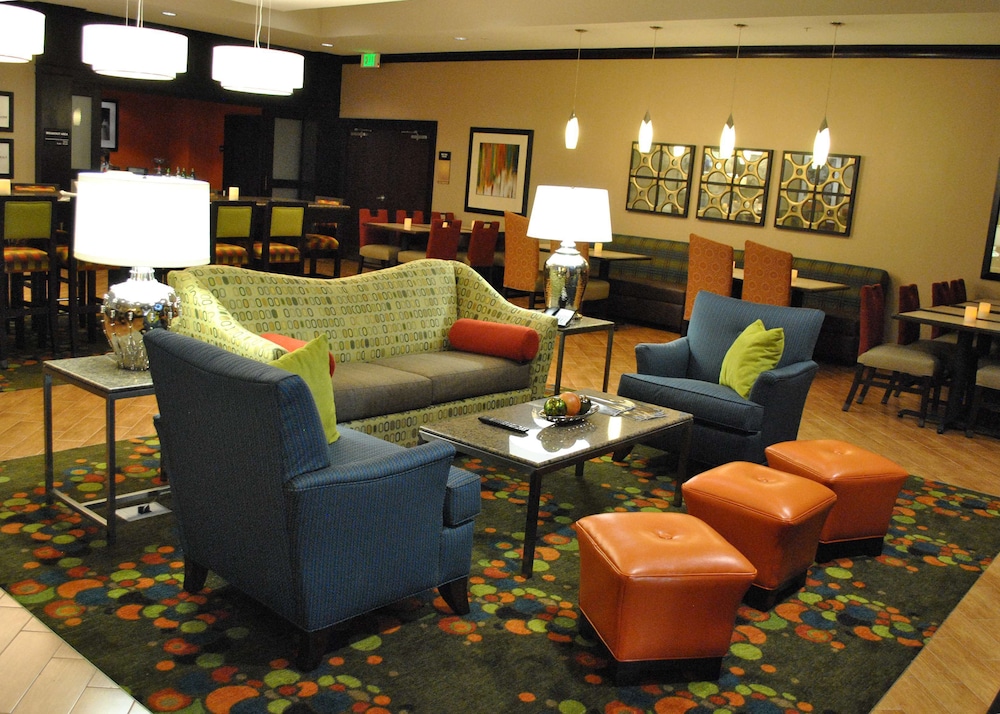 Hampton Inn Evansville Airport 32/70