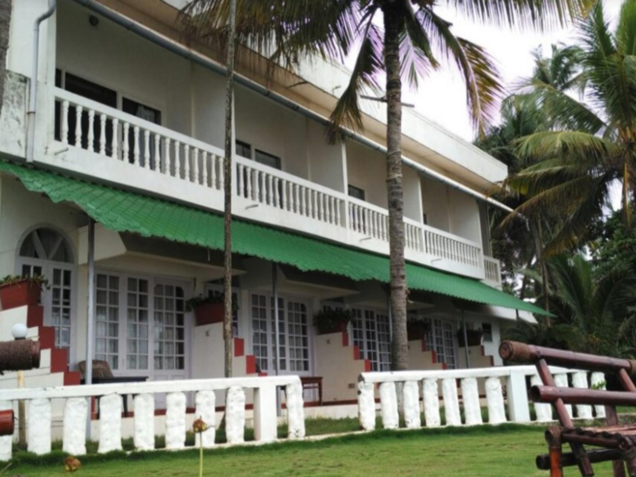 Mascot Beach Resort 1/32