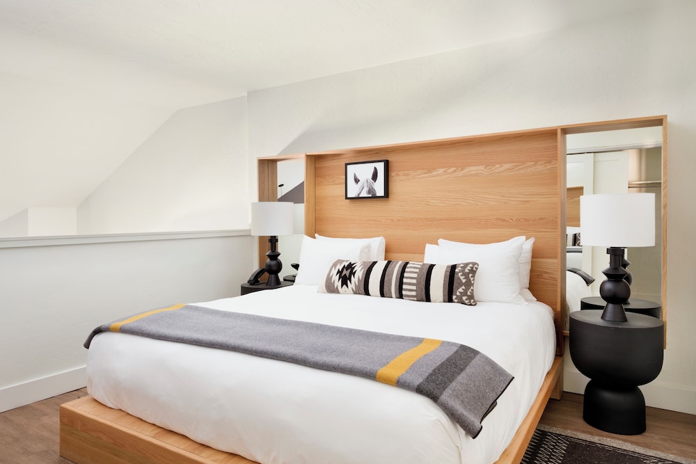 Continuum Hotel 7/50