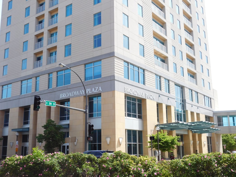 Broadway Plaza, Trademark Collection by Wyndham 4/50