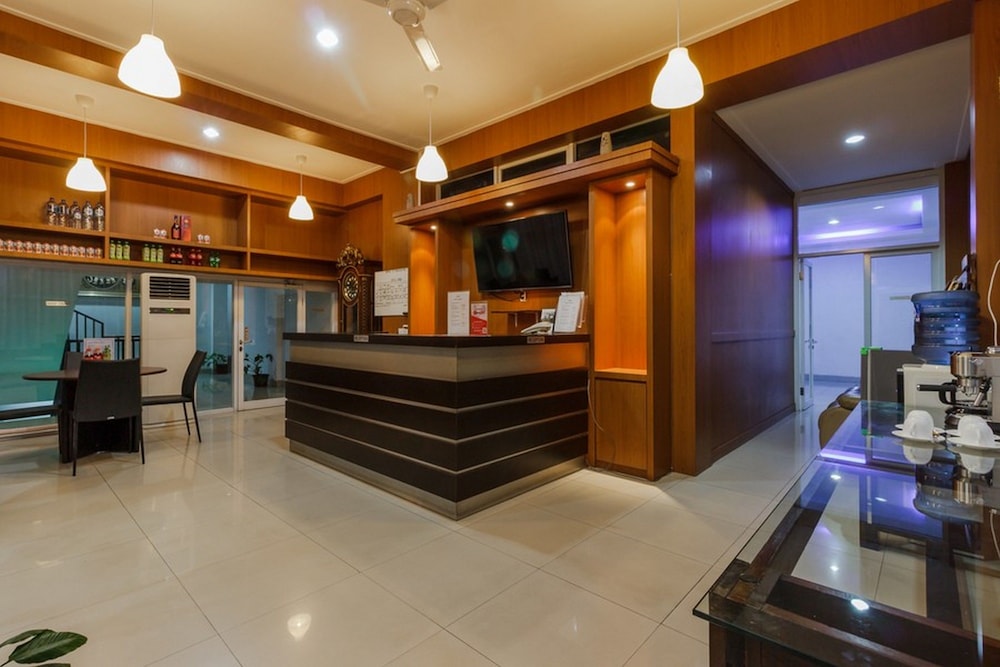 RedDoorz Premium @ Ampera Raya 2 4/22