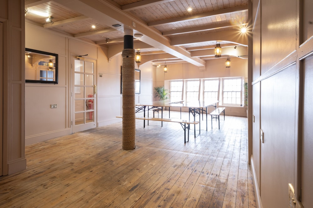 The Wheelhouse Guesthouse 28/38