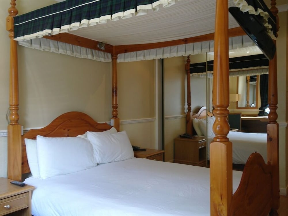 Gleniffer Hotel 6/24