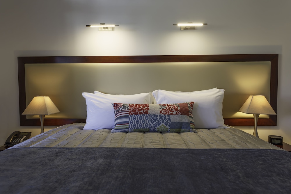 Trailways Hotel 22/70