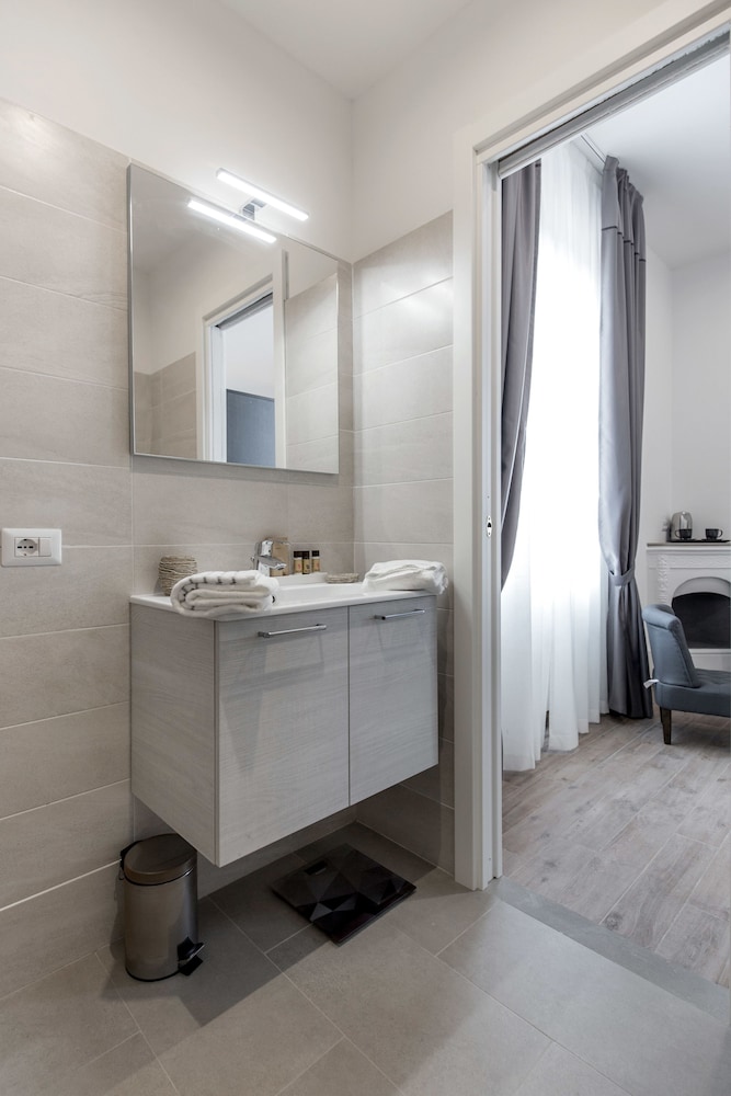 Apollo Guest House 5/50