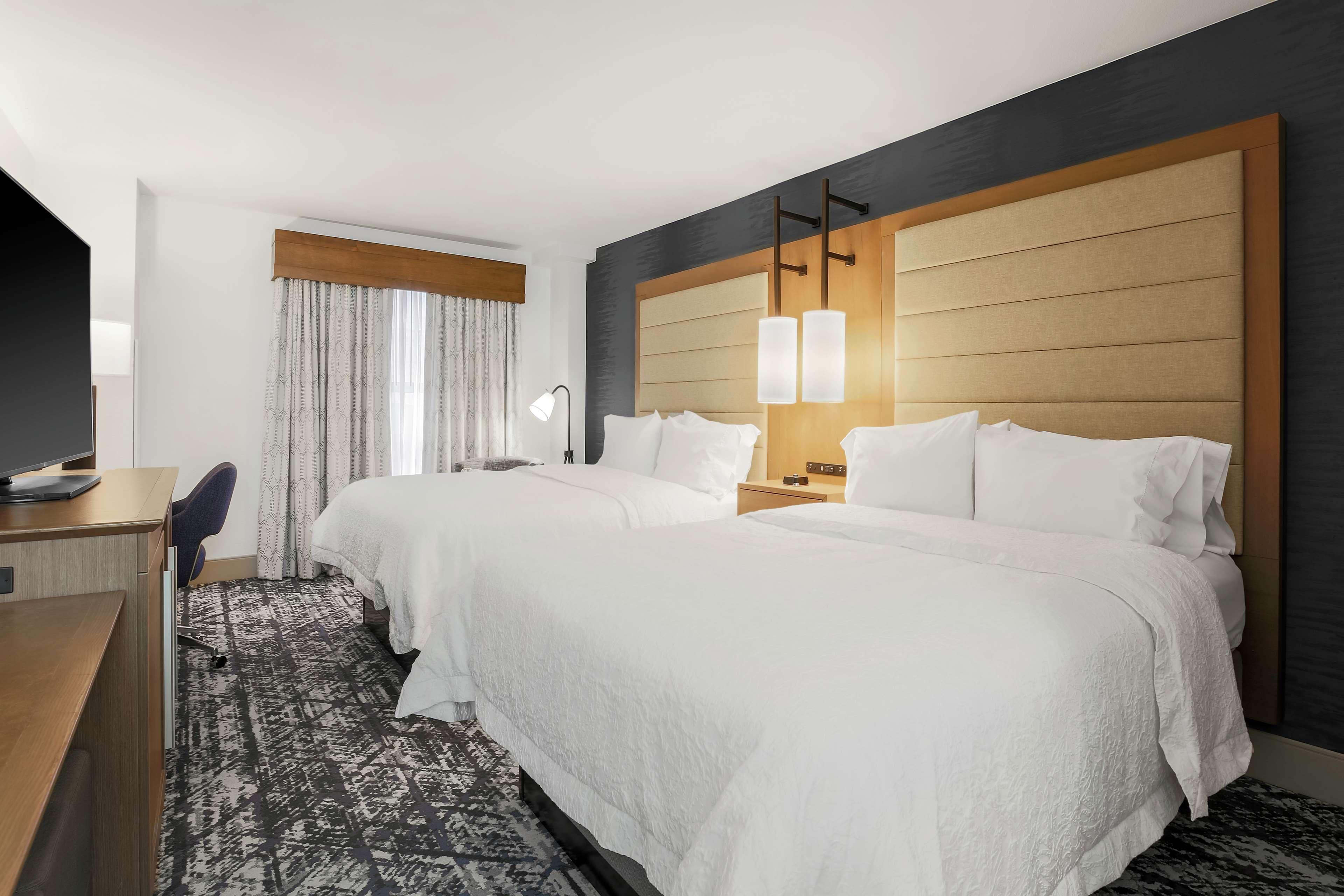 ROOM, 2 QUEEN BEDS, BATHTUB