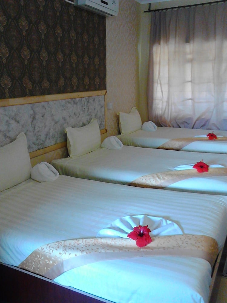 Pacific Conqueror Self Catering Units 10/32