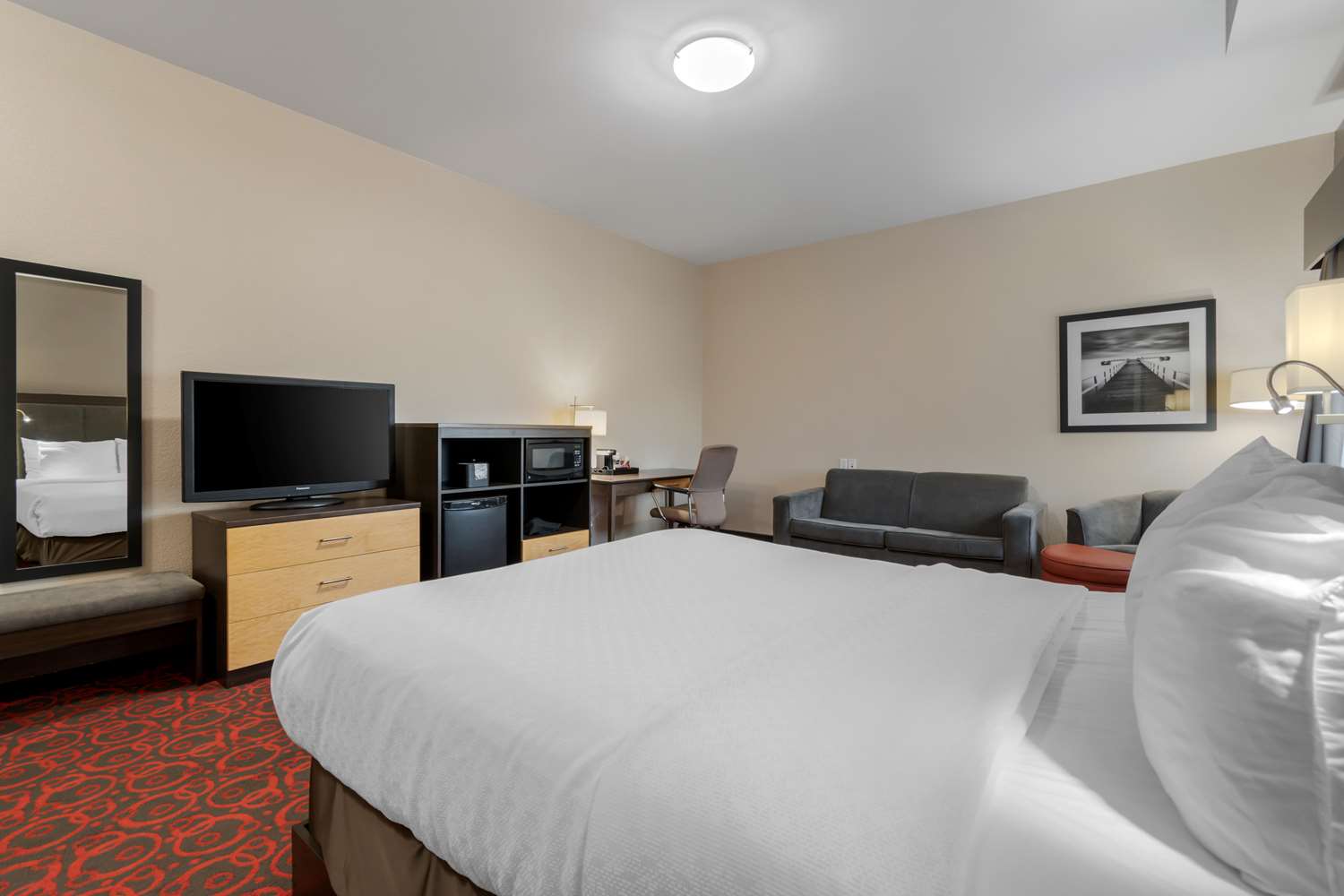 غرفة بسرير كوين يُسمح فيها بالحيوانات الأليفة لذوي الإعاقة، Best Western Plus Eastgate Inn Suites 2/4