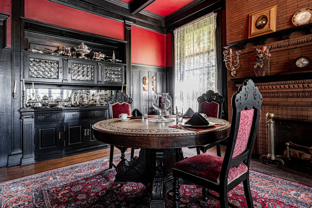 Vrooman Mansion Bloomington 49/72