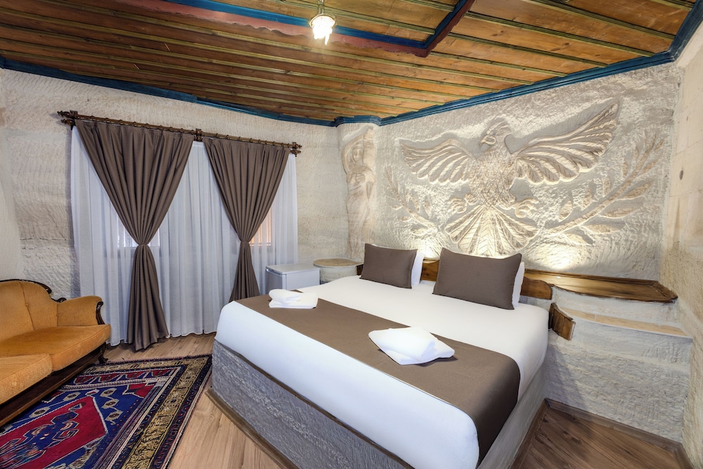 ROOM, DOUBLE BED