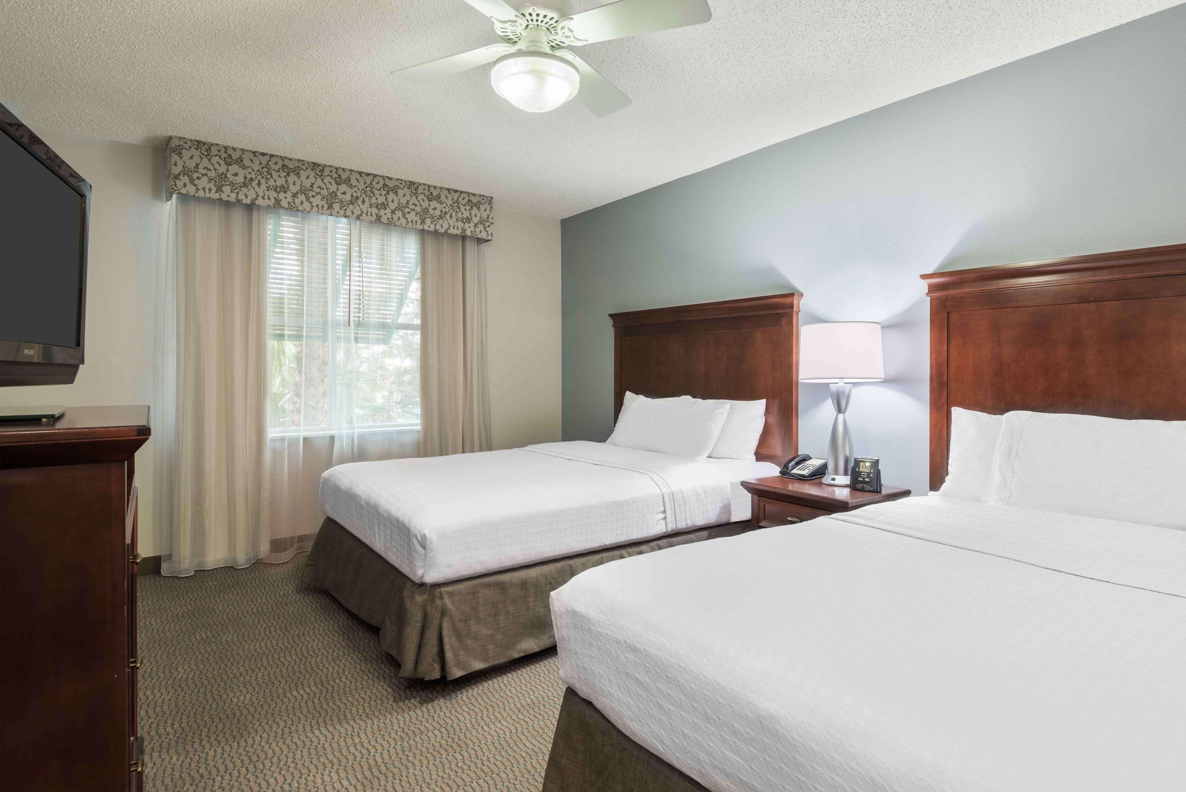 SUITE, KING OR QUEEN BED, ACCESSIBLE