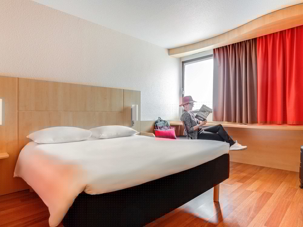 Ibis Angers Centre Chateau 14/75