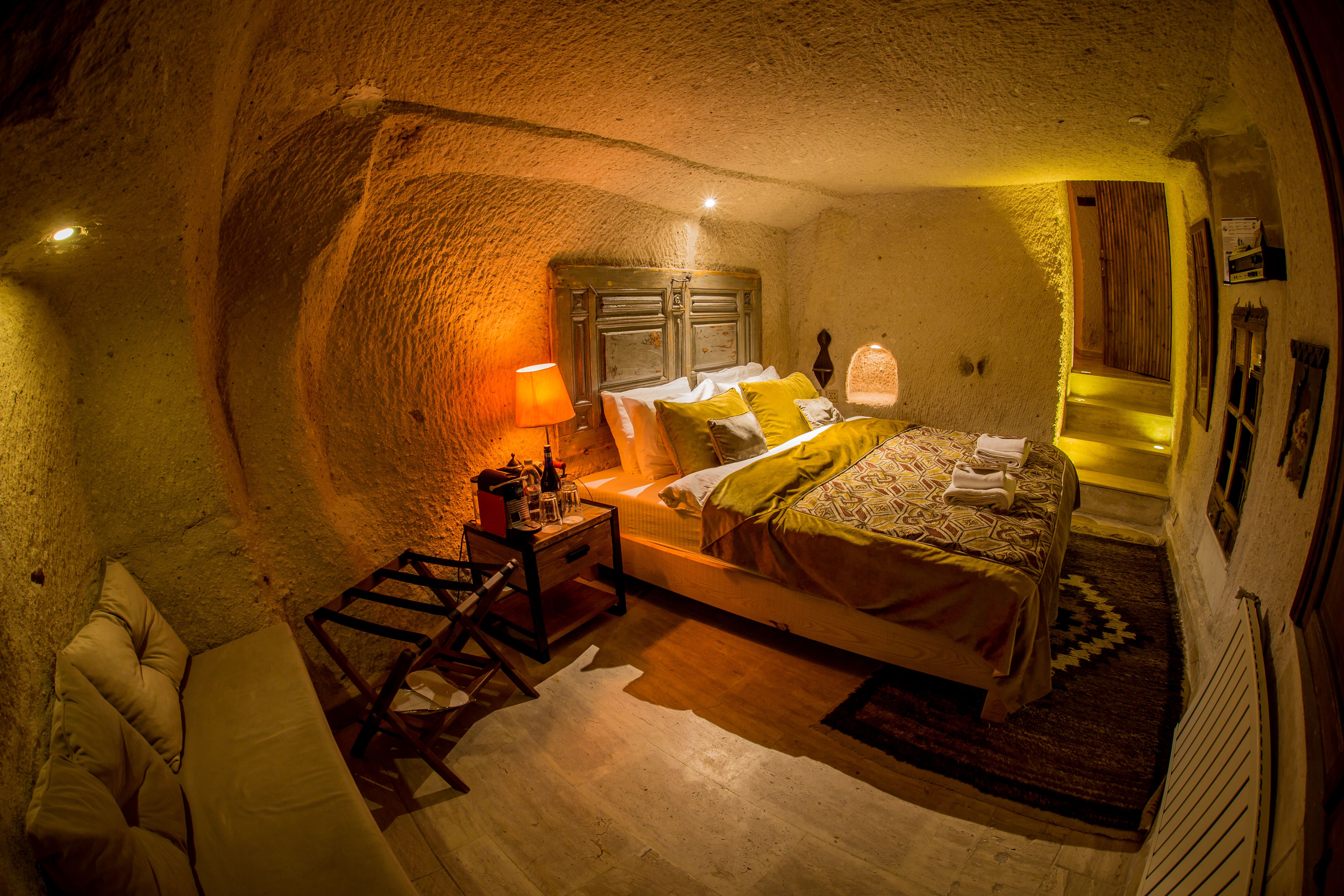 Cave, Premium