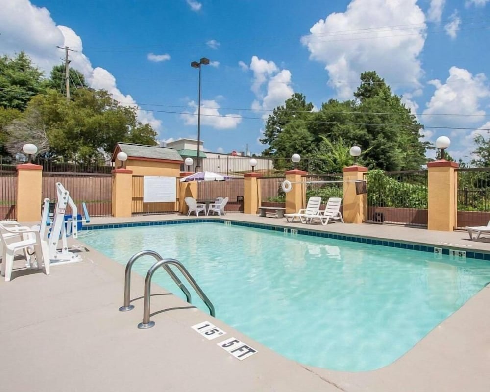 Econo Lodge Northport near University 4/36