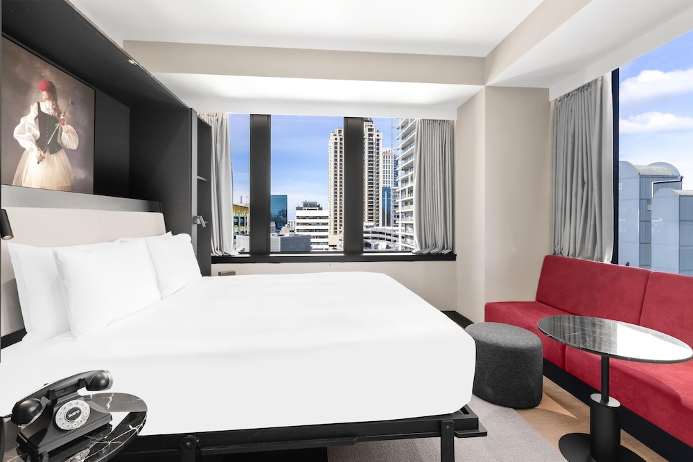 Standard, Radisson RED Auckland 5/10