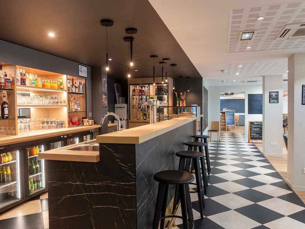 Ibis Lyon Est Bron 53/67